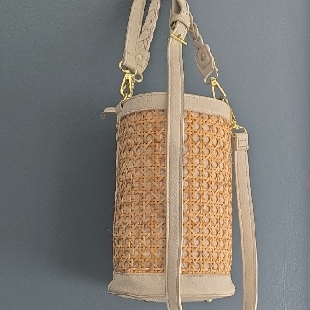 Tommy Bahama Stylish Tan and Cream Woven Bucket Bag